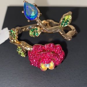 NWT Betsey Johnson flower jewel bracelet